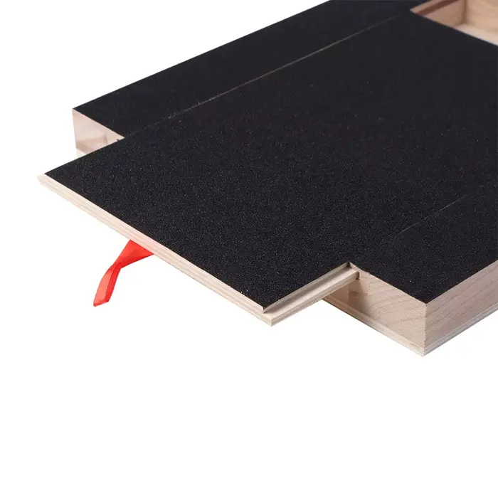 Planche à gratter pour chien en bois, extractible, anti-déchirure, résistante à l'usure, avec boîte à friandises et lime à ongles pour chien