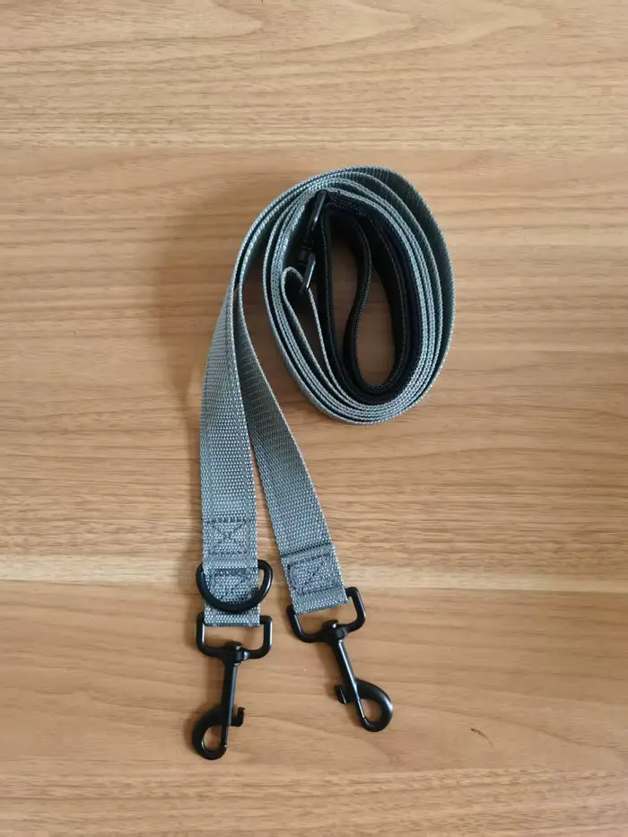 Laisse de dressage réfléchissante à double point de contrôle anti-traction avec poignée rembourrée p