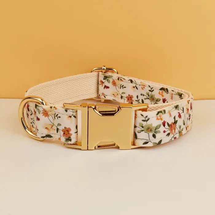 Collier de chien à fleurs gravé personnalisé