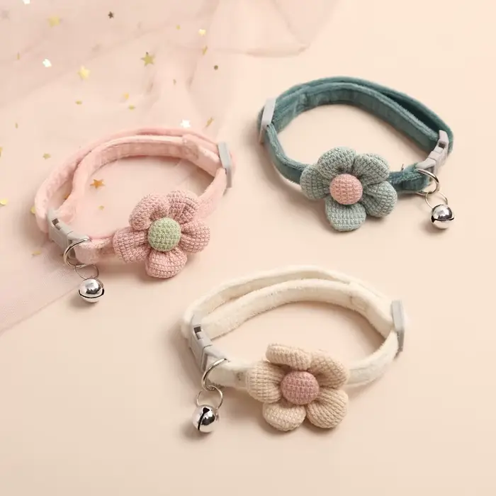Collier pour chat avec fleur mignonne, boucle réglable, cloche, fournitures pour petits animaux de c