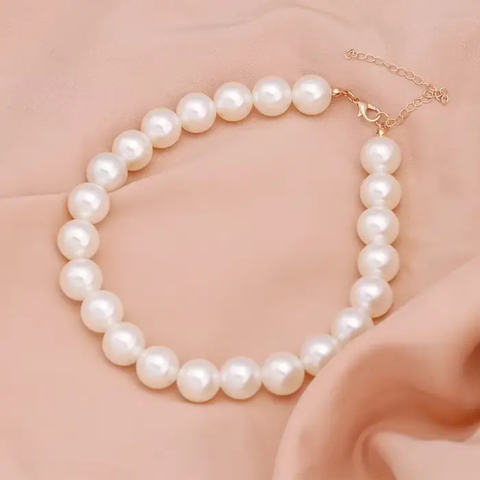 Collier de Perles Blanches pour Chien et Chat, Ras du Cou, Accessoire Très Mignon et Élégant, Tendan