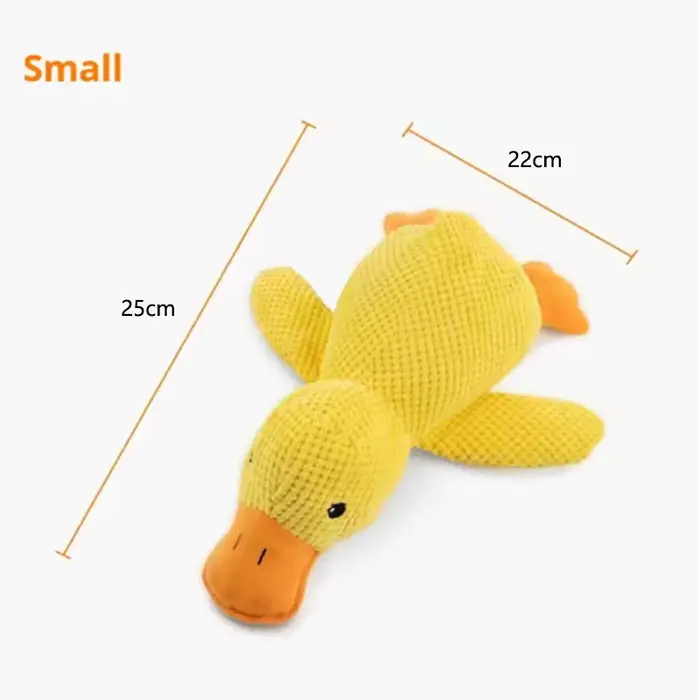 Chien de compagnie dormant avec des jouets de canard pour soulager l'ennui du petit canard jaune chi